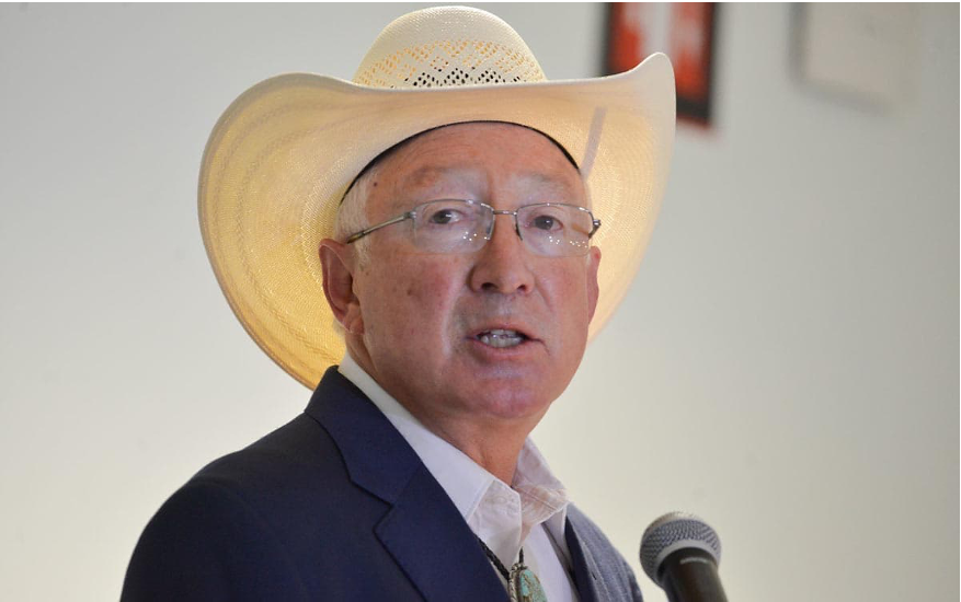 Ken Salazar se reserva opinión sobre Ronald Johnson, el nominado de Trump para México