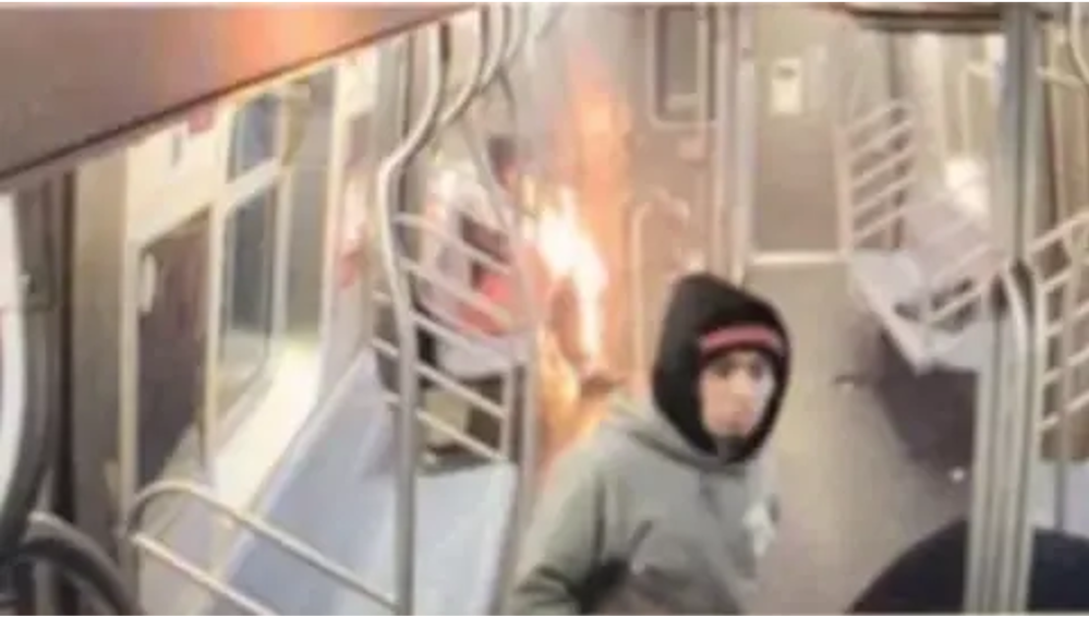Tragedia en el Metro de Nueva York: Mujer quemada viva; detienen al responsable