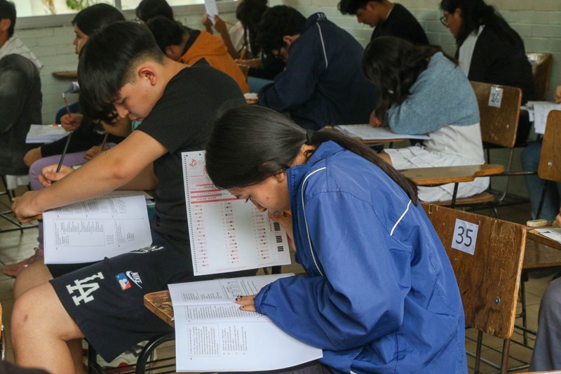 Más becas y oportunidades: Gobierno refuerza el apoyo a estudiantes en 2025