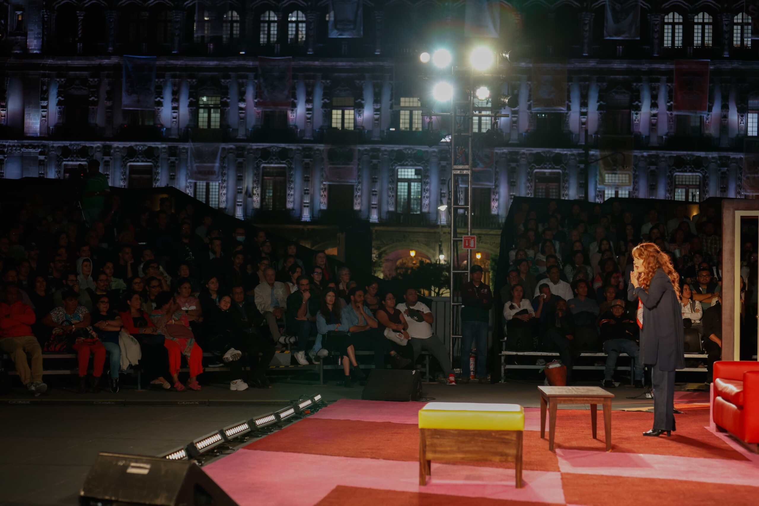 ¡Teatro gratuito en el Zócalo! ‘Entre Pancho Villa y una mujer desnuda’ desafía al machismo con llenos totales