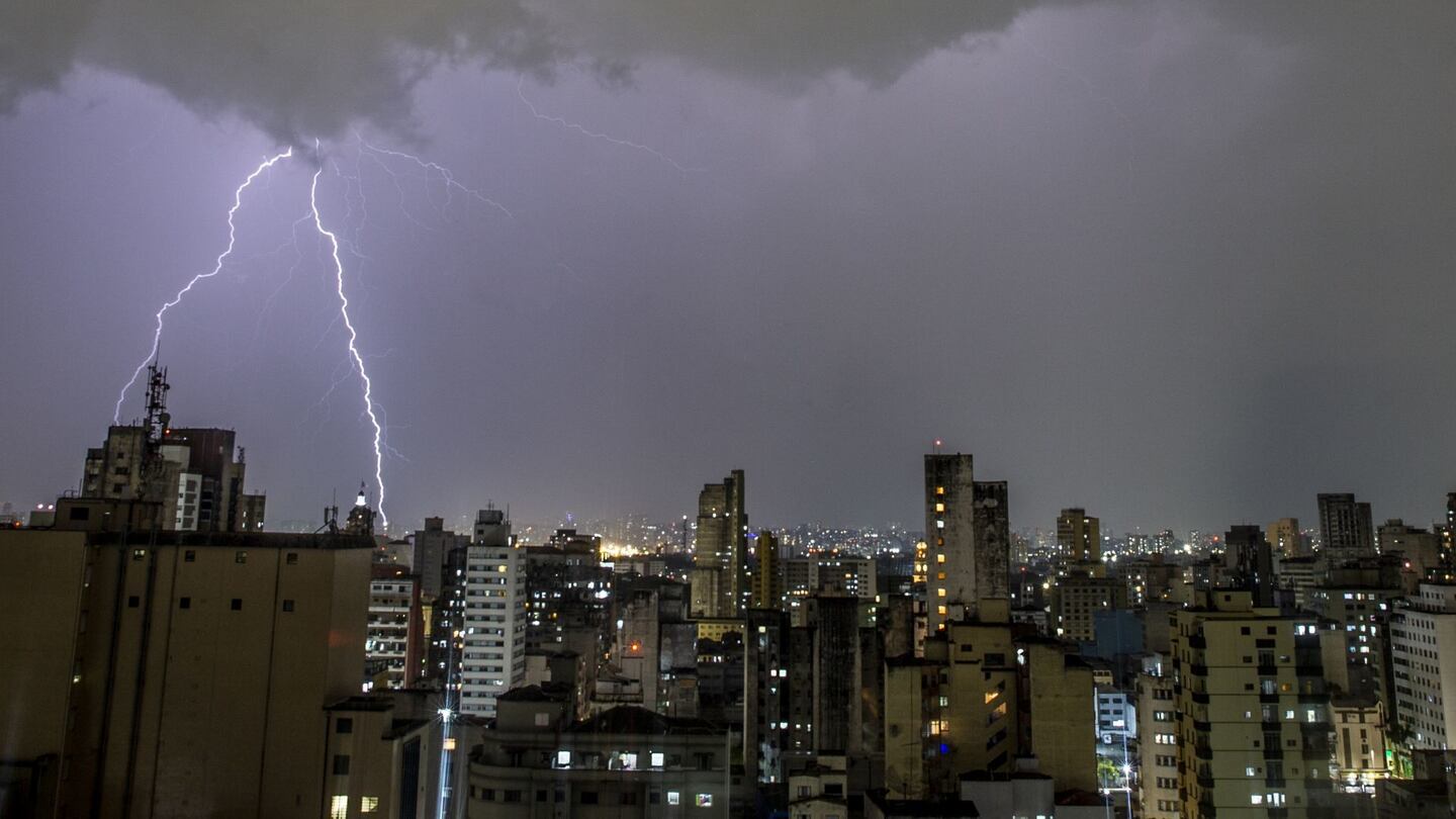 Un estruendo inusual en la CDMX despierta teorías sobre un microsismo