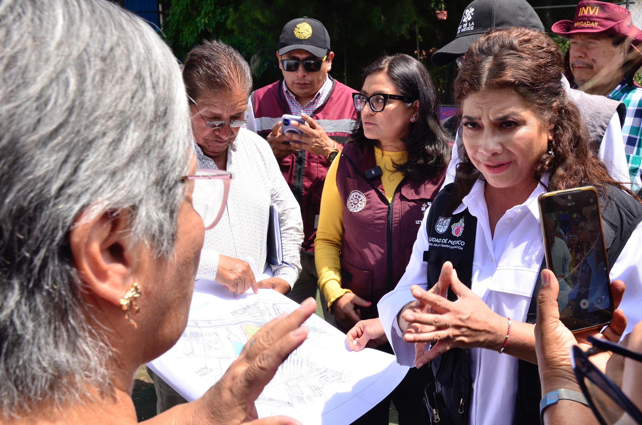 Tras desastre por lluvias, Brugada refuerza presencia institucional en Iztapalapa