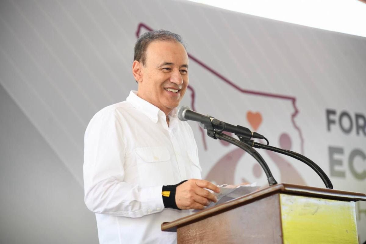 Más educación y bienestar: Durazo entrega becas y apoyos económicos en el sur de Sonora