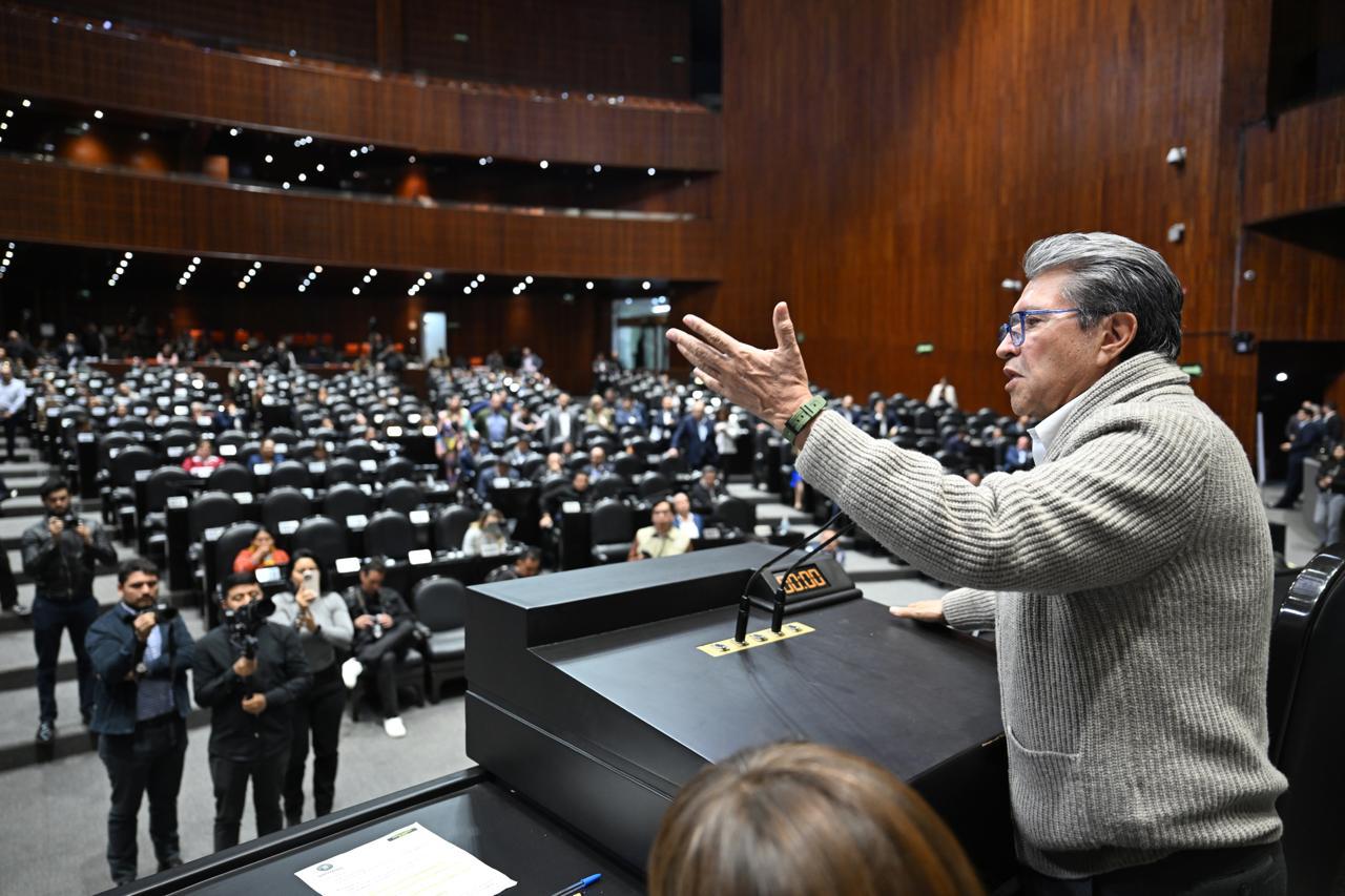 Ricardo Monreal pide respeto y eleva el tono ético en la Cámara.