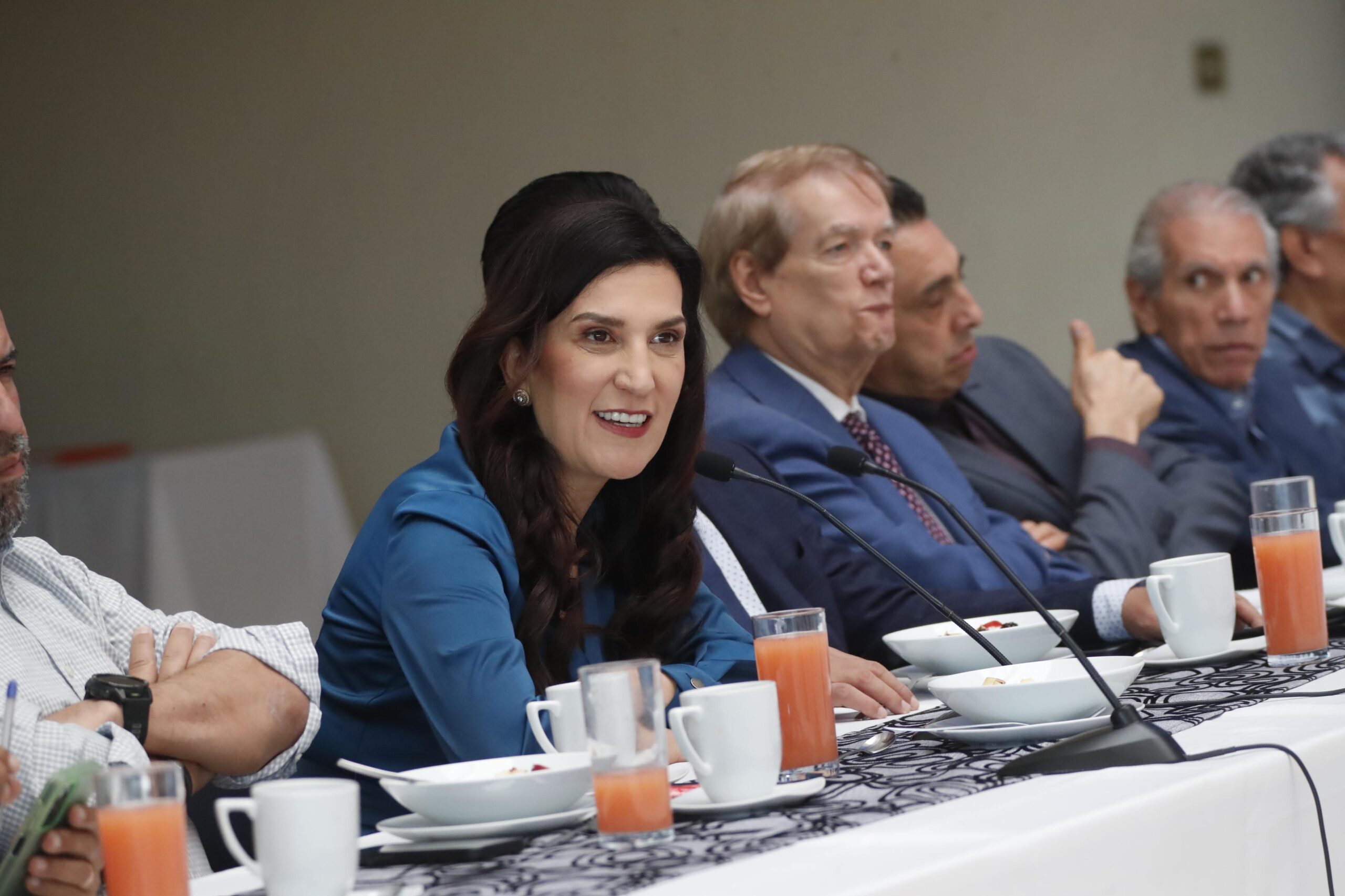 Kenia López Rabadán: “La política necesita rostros honorables”