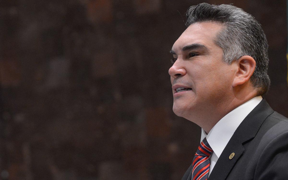 Alejandro Moreno defiende coaliciones y acusa a Morena en Senado